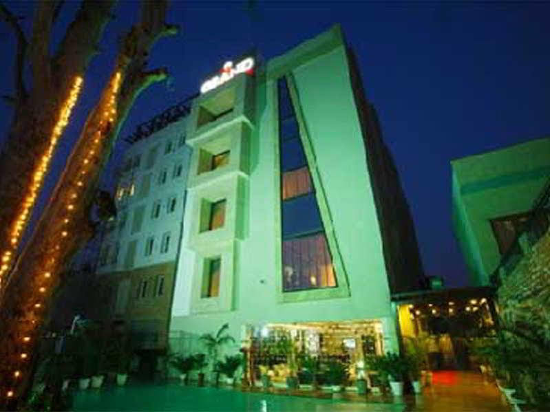 The Grand Hotel Bizzotel Gurgaon Exterior foto